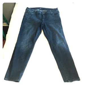 Medium wash, ankle length jeans